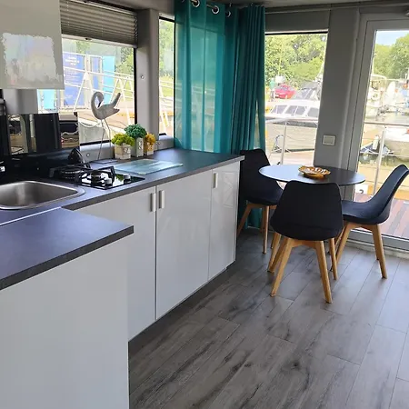 Sunrise Houseboat Апартаменты