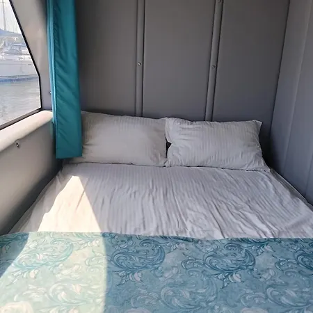 Апартаменты Sunrise Houseboat