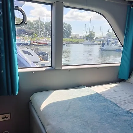 Апартаменты Sunrise Houseboat *