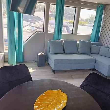 Sunrise Houseboat Свиноуйсьце